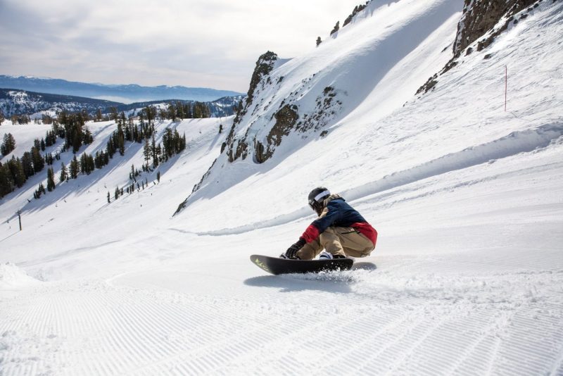 Squaw Valley Alpine Meadows hosts throwback après party