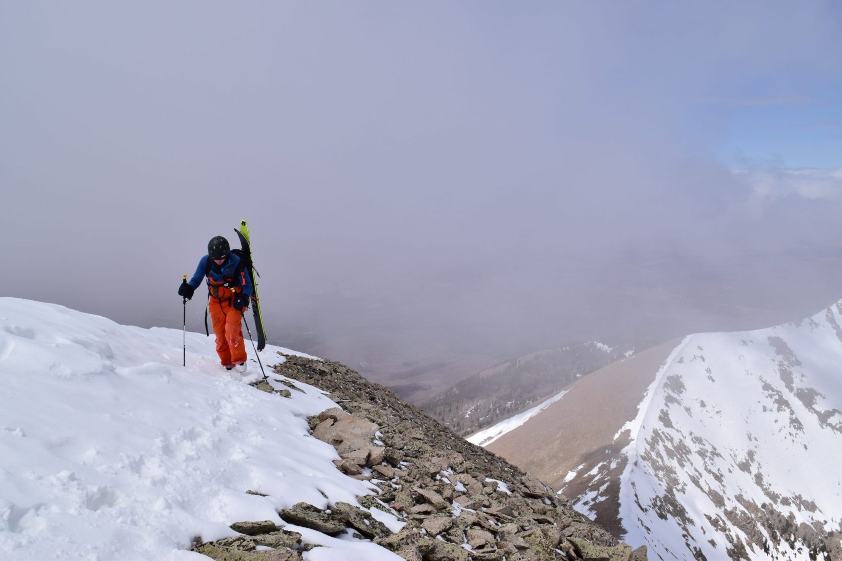 Even when at the top, it is crucial for the skier to take precautions and think about his next move!