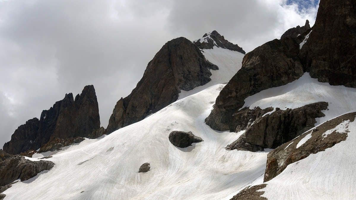 Grande Ruine above the Adèle Planchard, avalanches, 