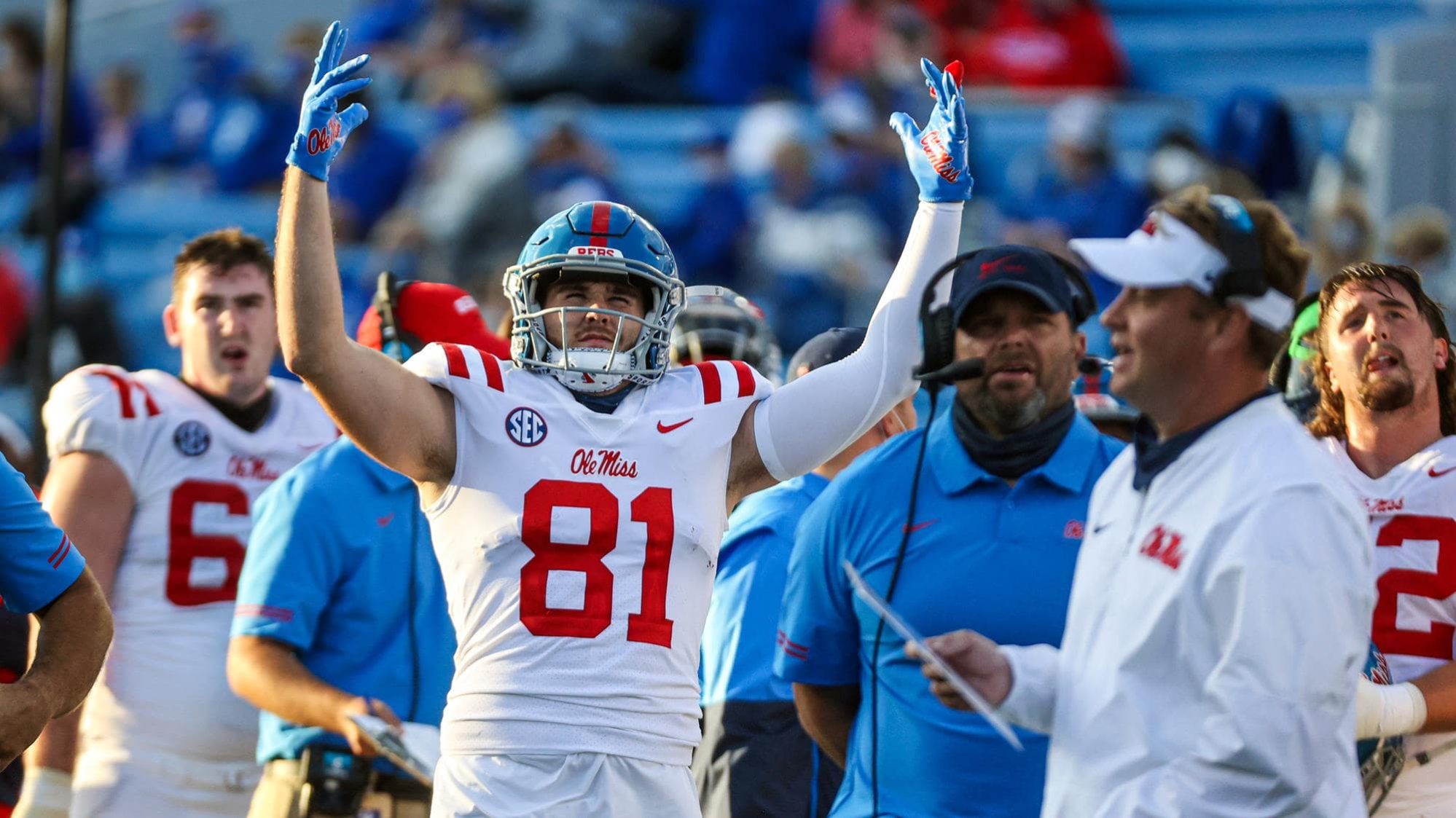 Knee injury ends college career of Ole Miss QB Chad Kelly