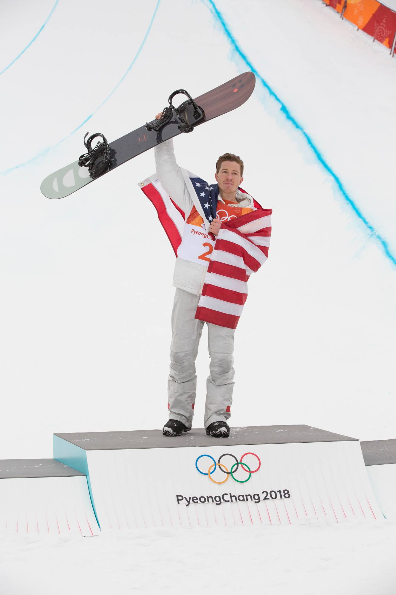 Shaun White-Olympic Medalist, Snowboarder-X-Gamer, Men's Journal, February  2008 issue.: Shaun White-Olympic Medalist, Snowboarder-X-Gamer, Men's  Journal, February 2008 issue.: : Books