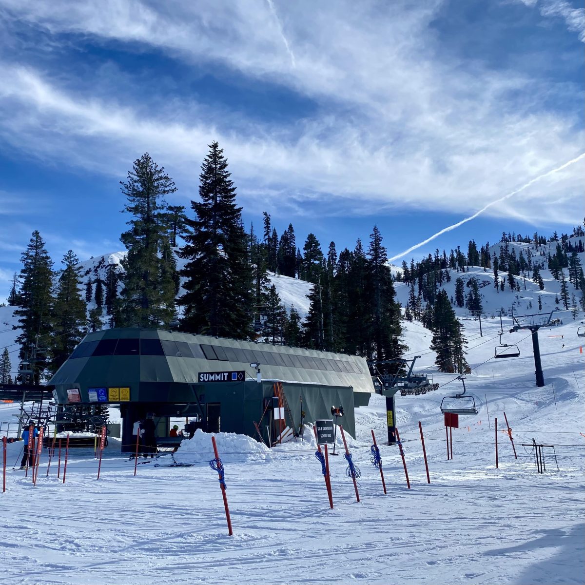 No lift line for Summit Express at Alpine Meadows