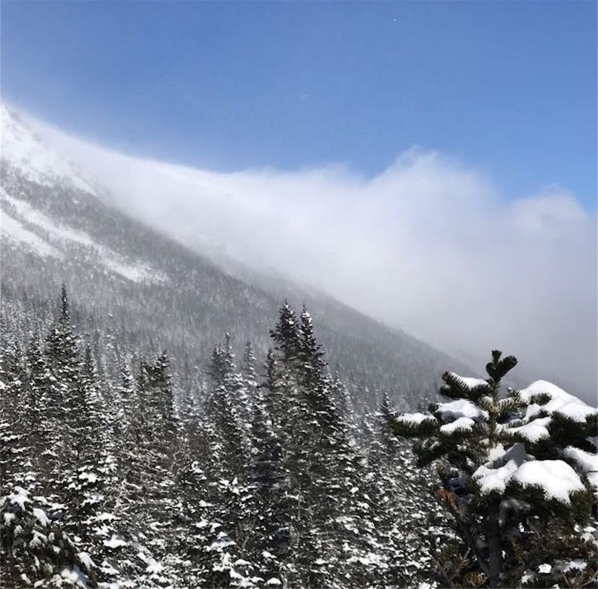 3 Parties Just Miss Being Caught in Huge Avalanche on Mount