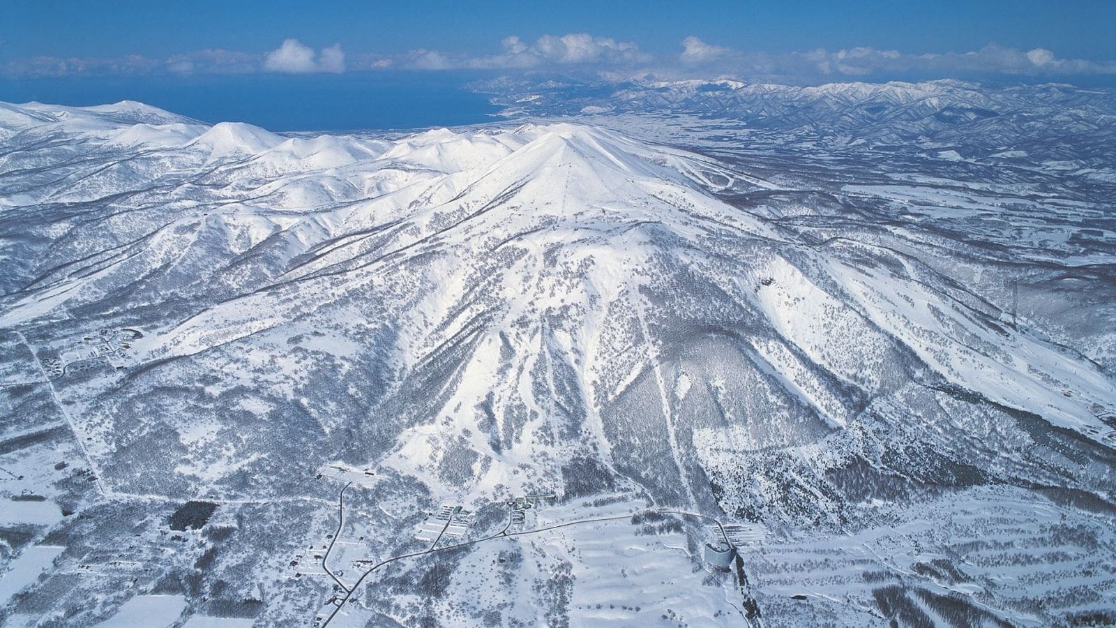 Niseko Mtn Resort wintertime