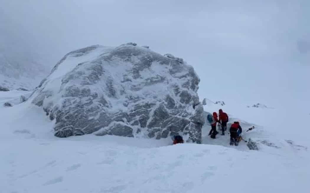 New Zealand, rescue, avalanche, snow cave, overnight