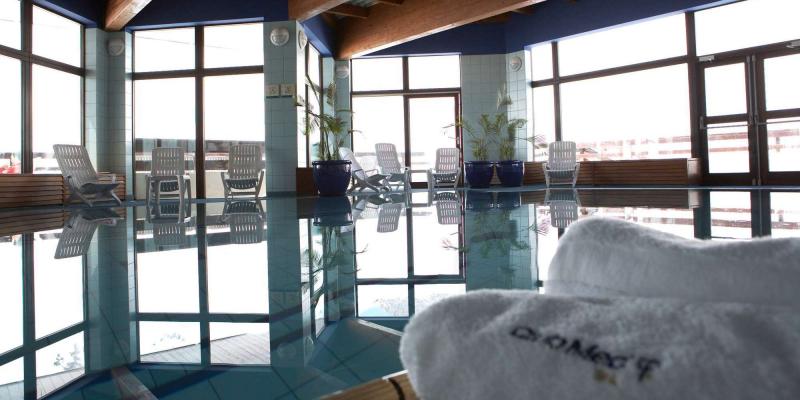 Indoor pool at Club Med Tignes Val Claret. pc takethefamily-min