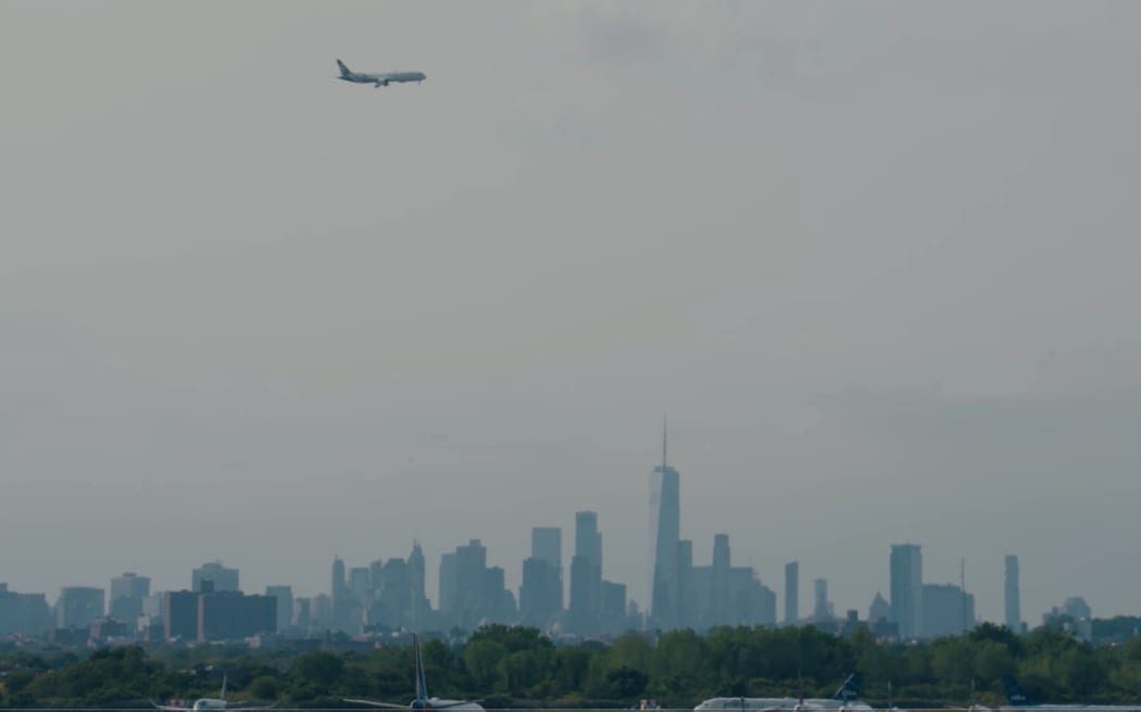 Air New Zealand NZ2 makes its descent above New York City