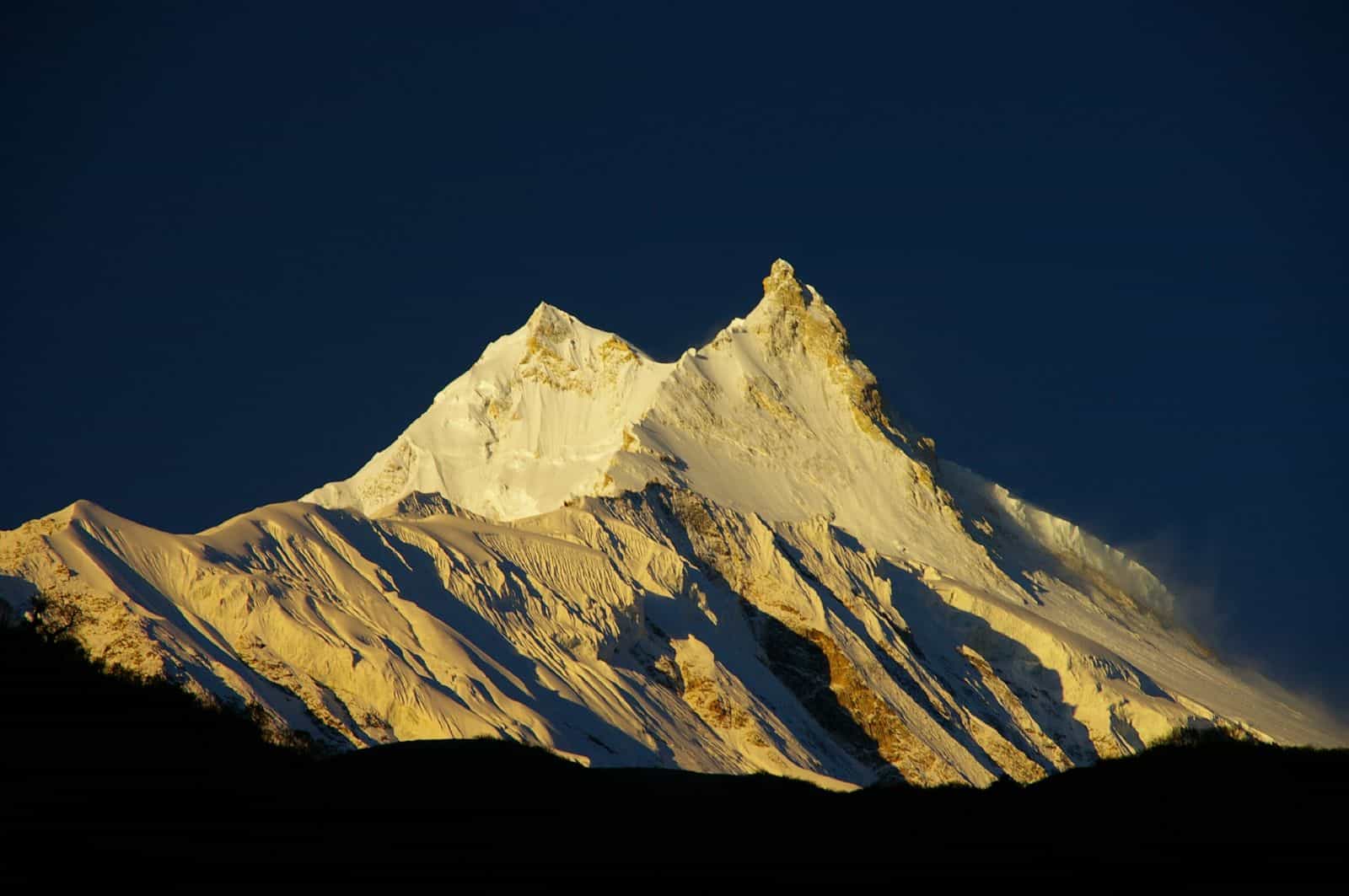 Manaslu, avalanche, nepal