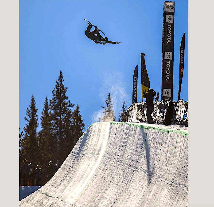 Taylor Gold rips it in the Dew Tour men's snowboard superpipe, Copper Mountain, CO, 2021. pc screenshot 