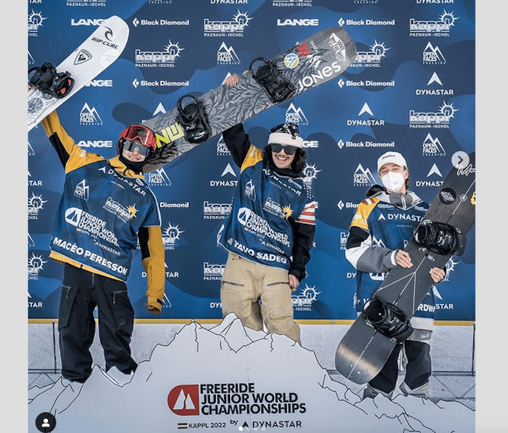 Tavo Sadeg with a winning smiling, men's snowboarding, Junior Freeride Tour World Championships 2022, Kappl,