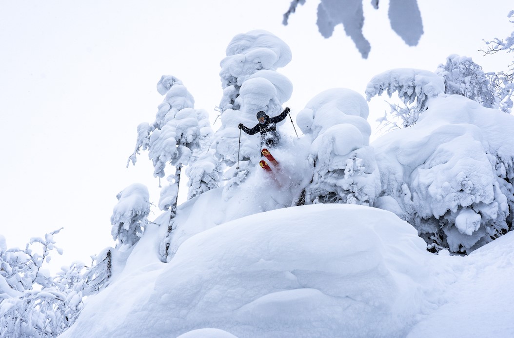 Indy PassとJapan Ski Toursのオーダーメイド旅行商品で、日本で最も深いパウダーを探索してください。