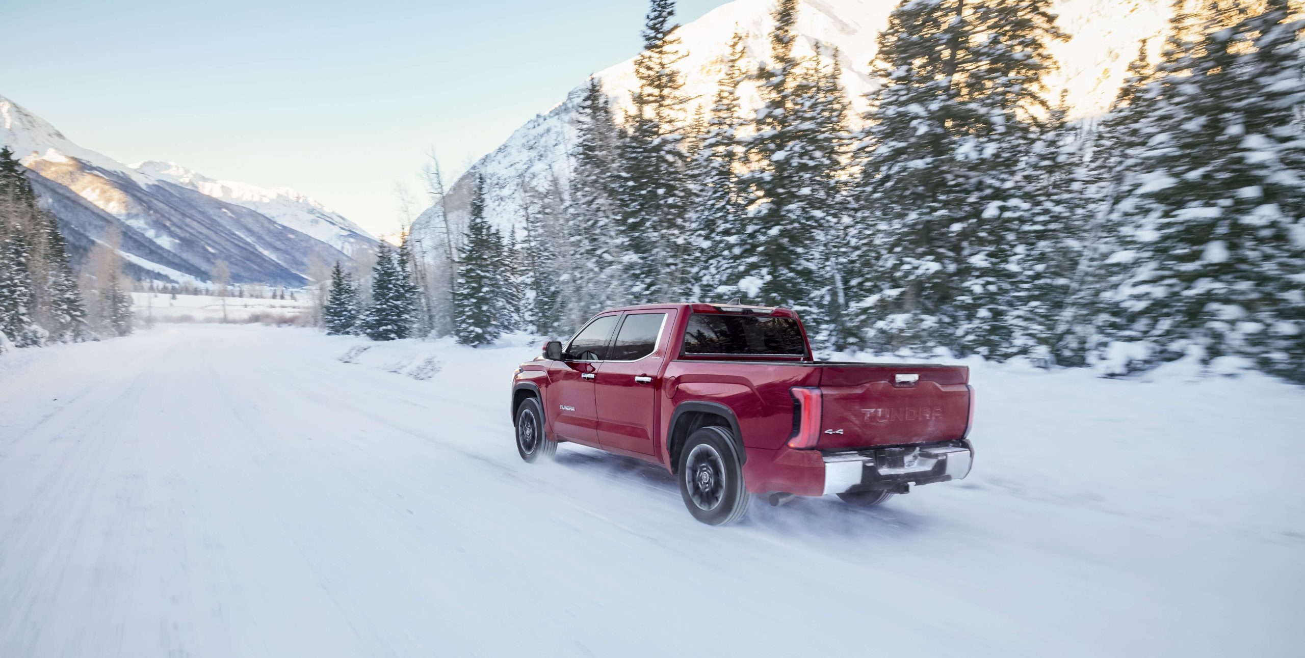 Mengemudi musim dingin Toyota Tundra