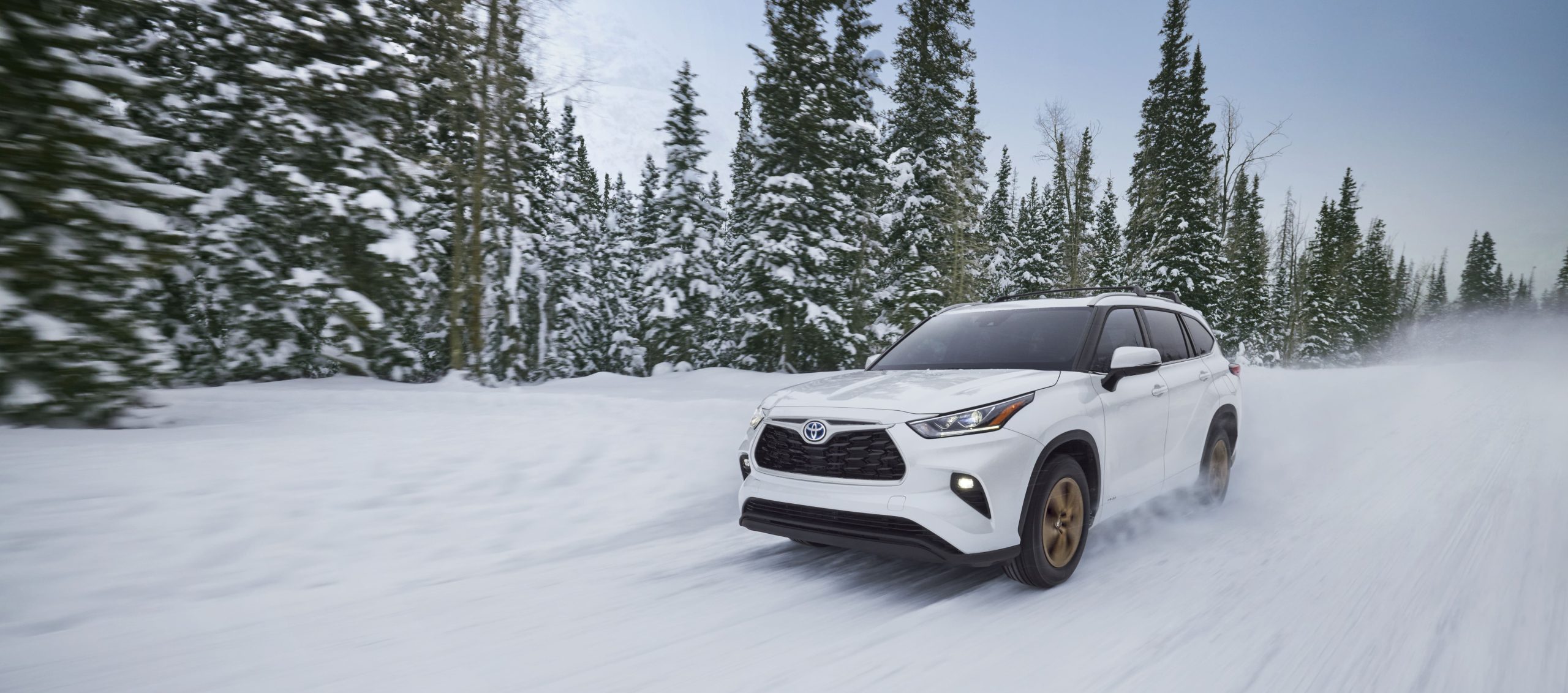 Toyota Highlander in SNOW mode for skiing