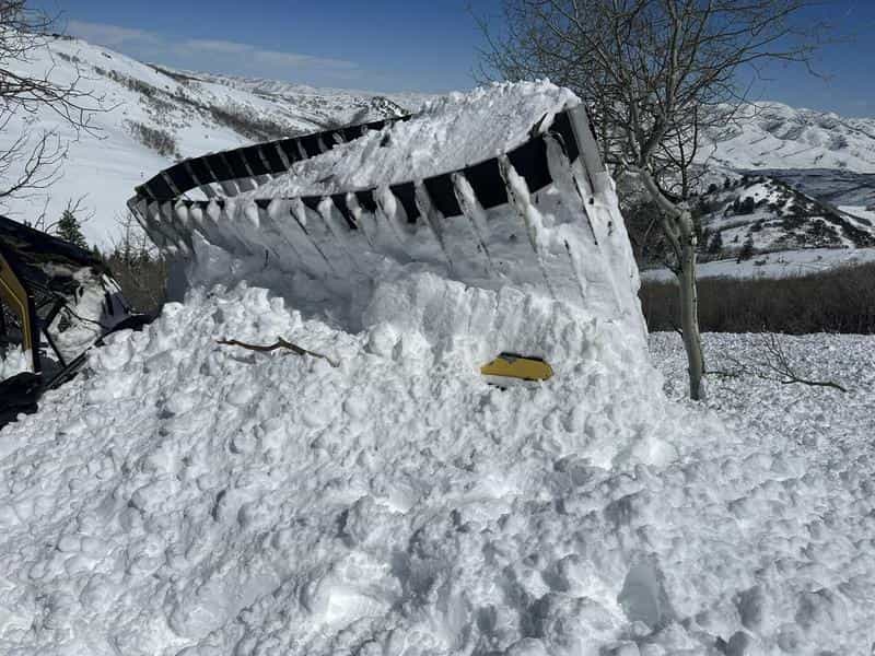 snowcat avalanche