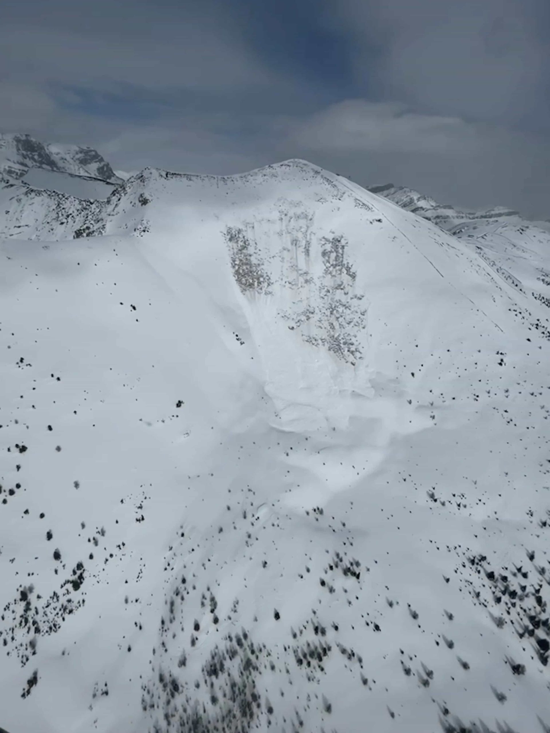 avalanche, lake Louise, west bowl, closed area, Alberta