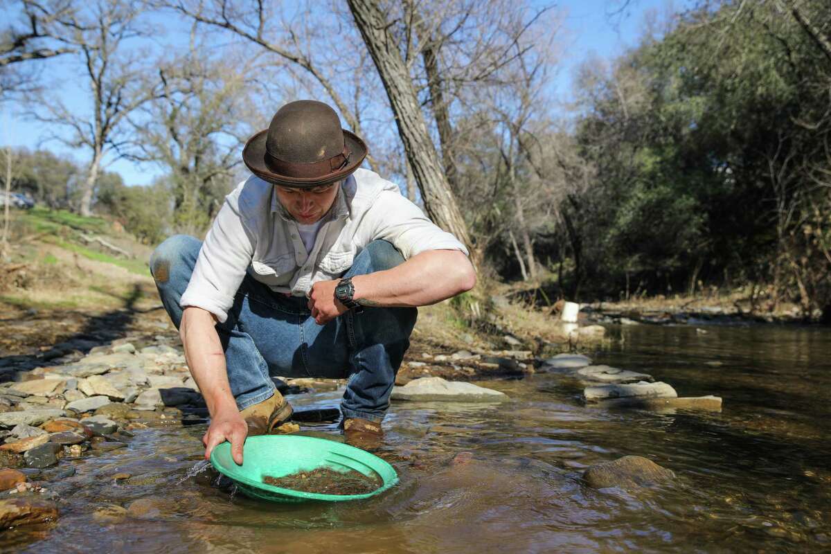 Pan for gold rush creeks