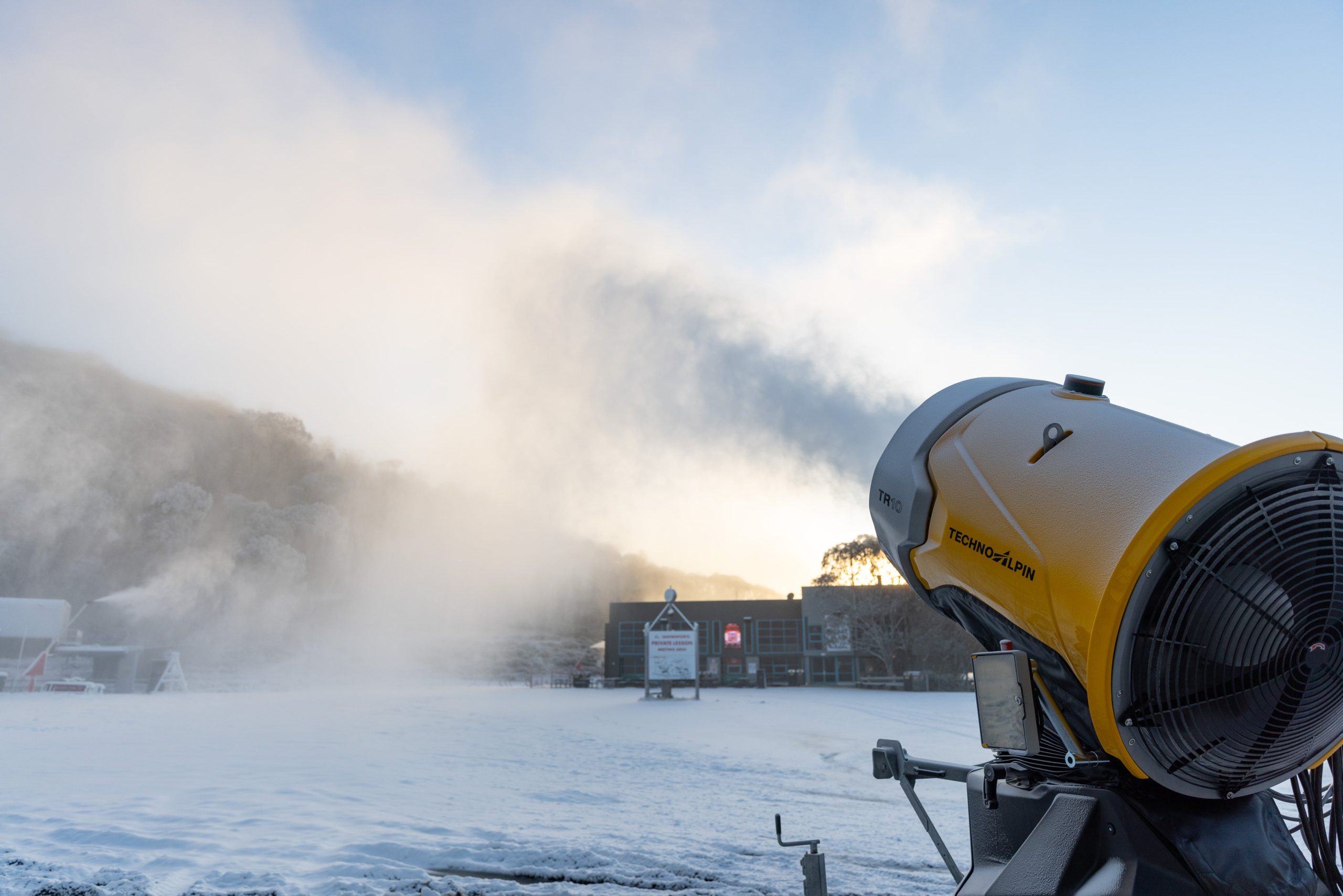 Snow gun