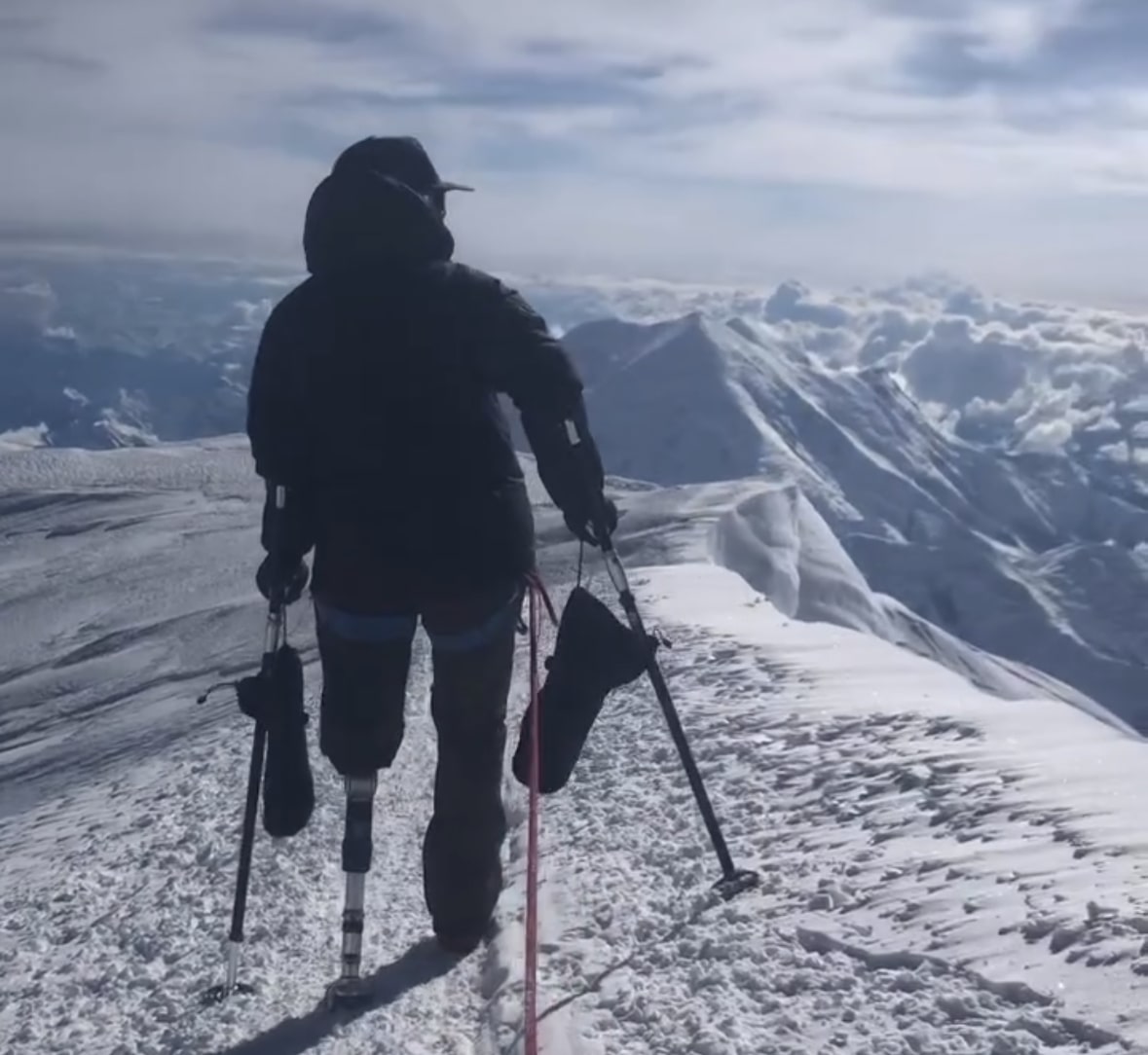 US Marine and Amputee Turns Around From Summit of Everest