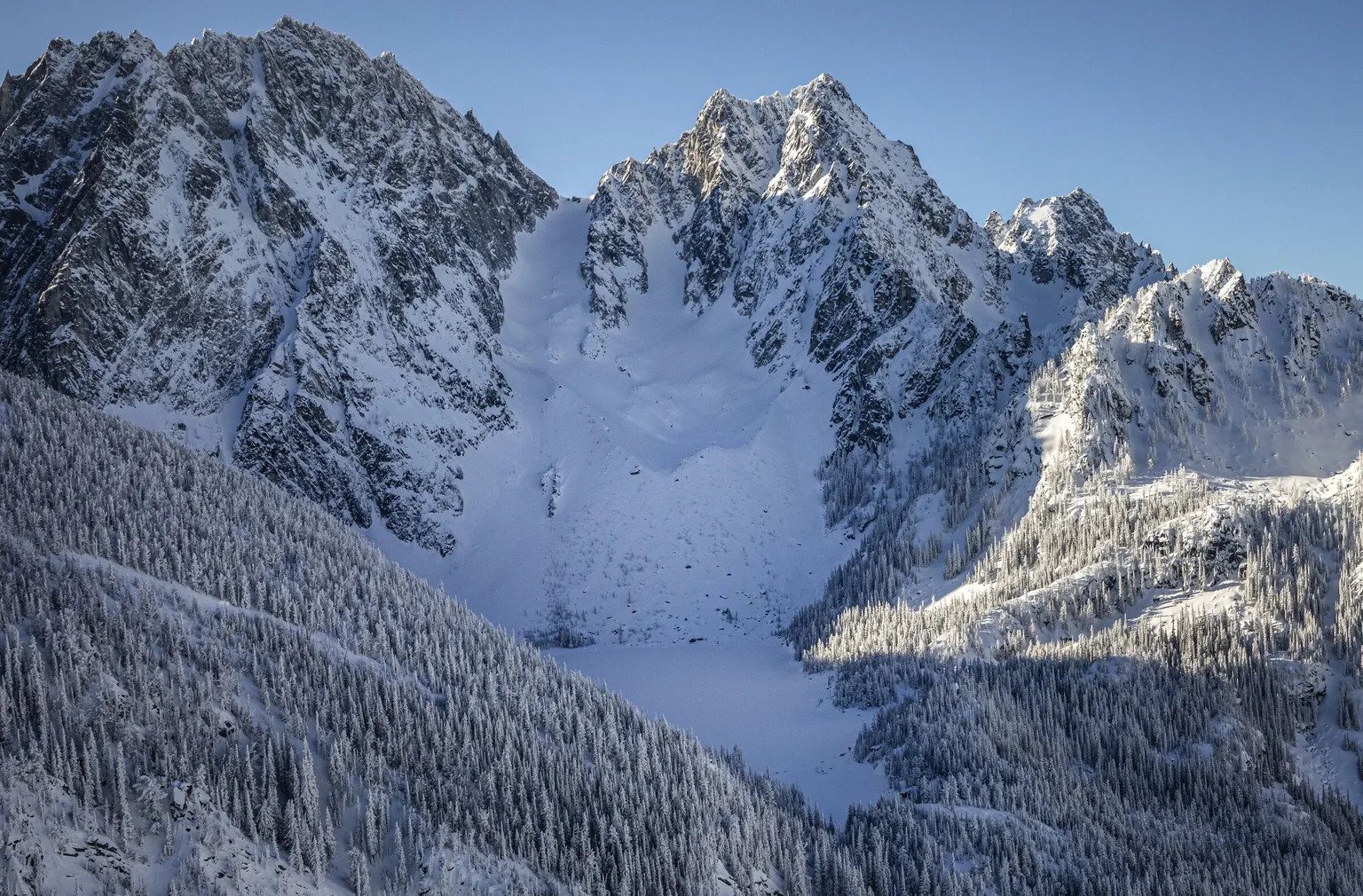 Colchuck Peak mountaineering washington cascade mountains 