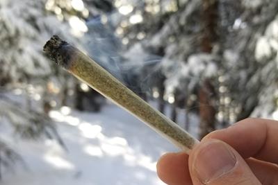 Joint while skiing 