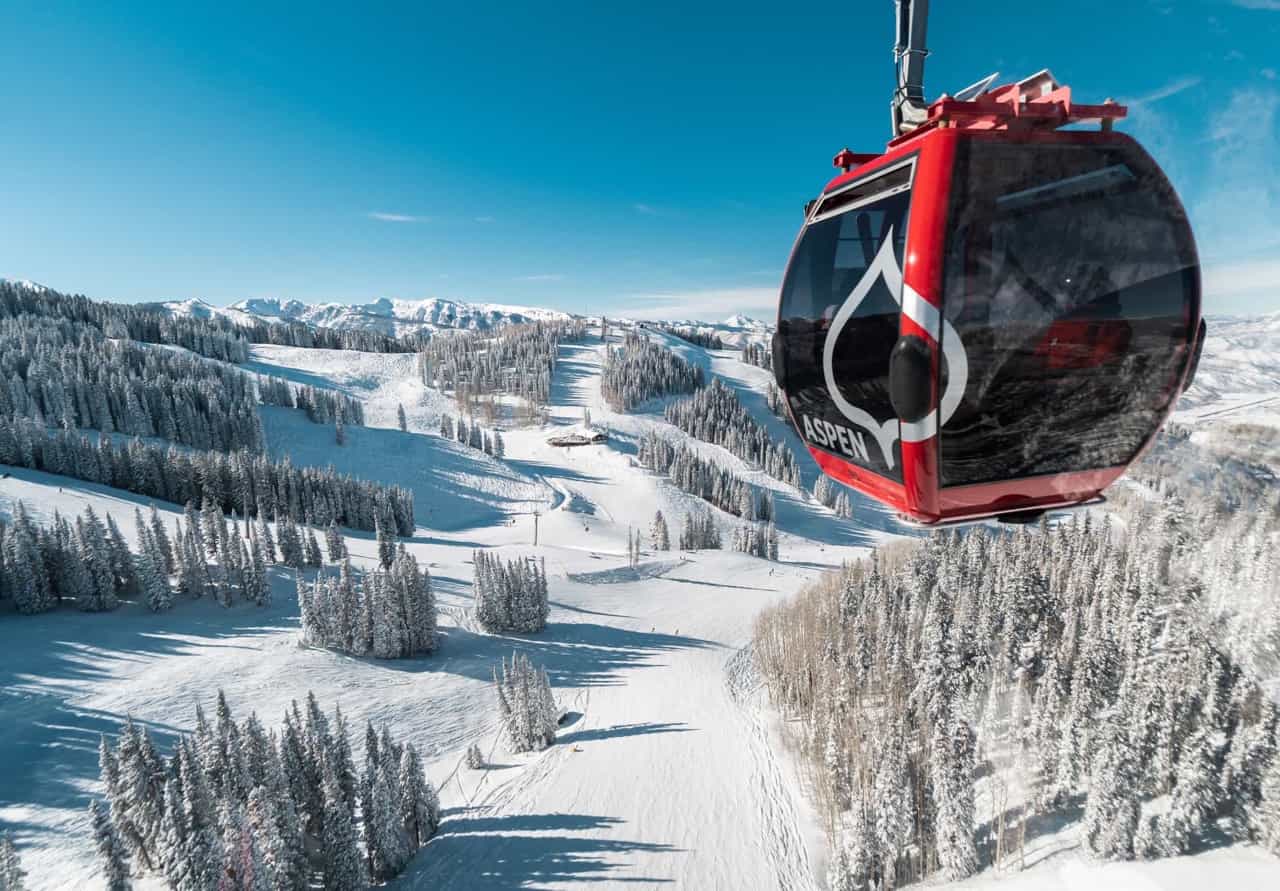 Aspen snowmass gondola above snowy ski area