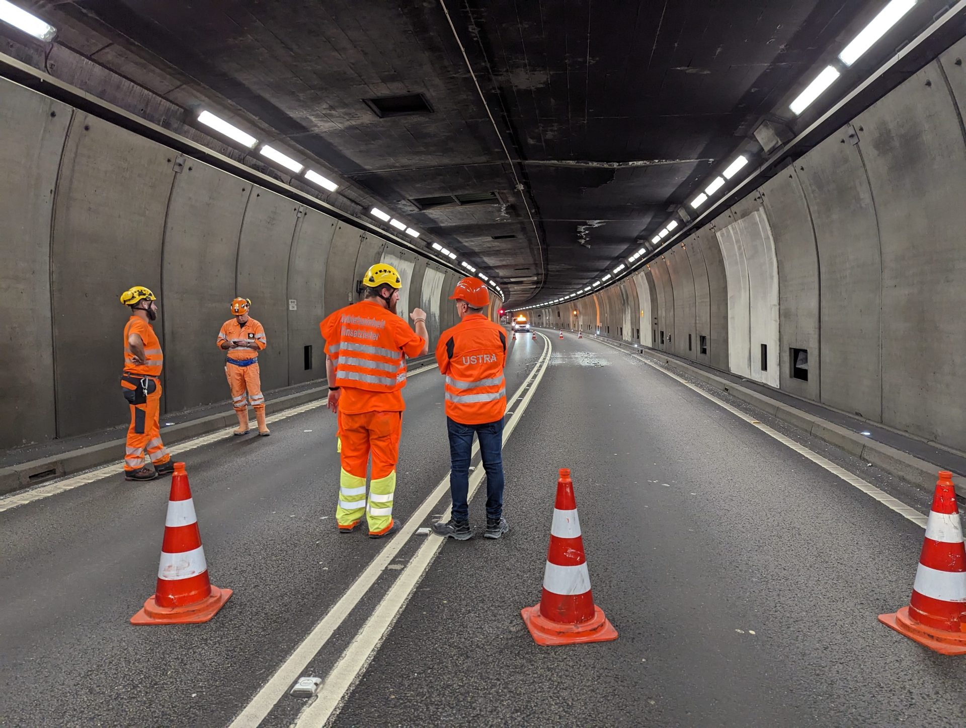 Switzerland s Gotthard Tunnel Closed Due to Crack in Ceiling