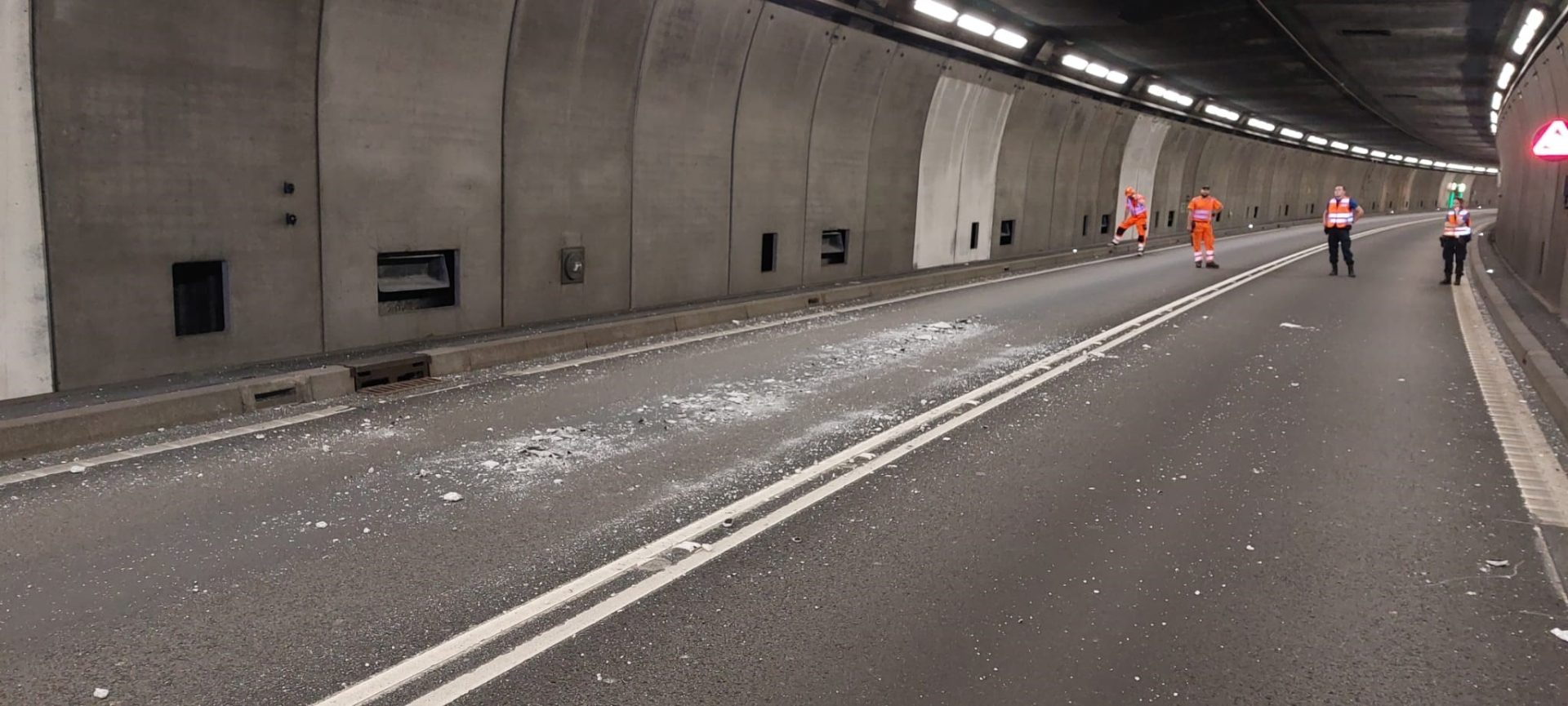 Switzerland s Gotthard Tunnel Closed Due to Crack in Ceiling