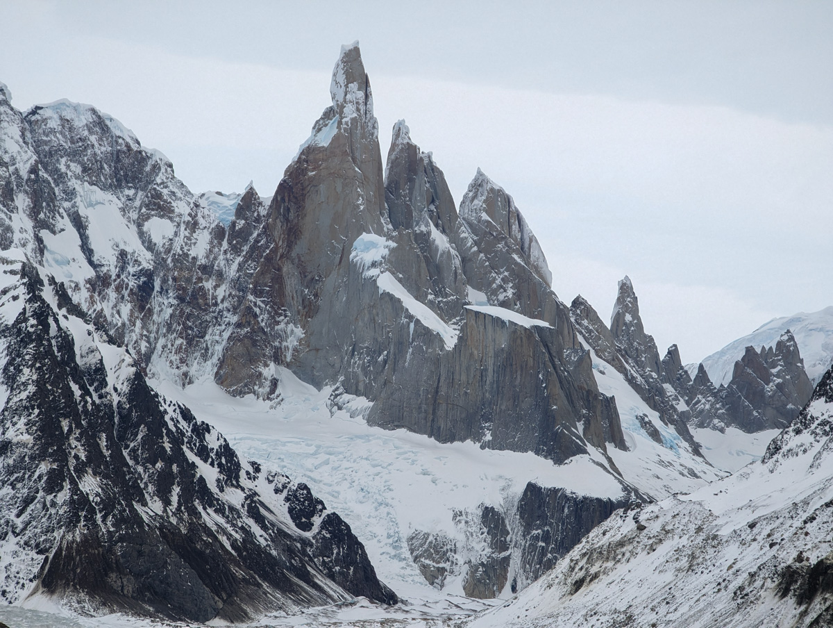 Safari Patagónico de 3.600 Millas a la Antártida |  Día #8 = Casarse bajo 10,262′ Cerro Torre en El Chalten, Argentina