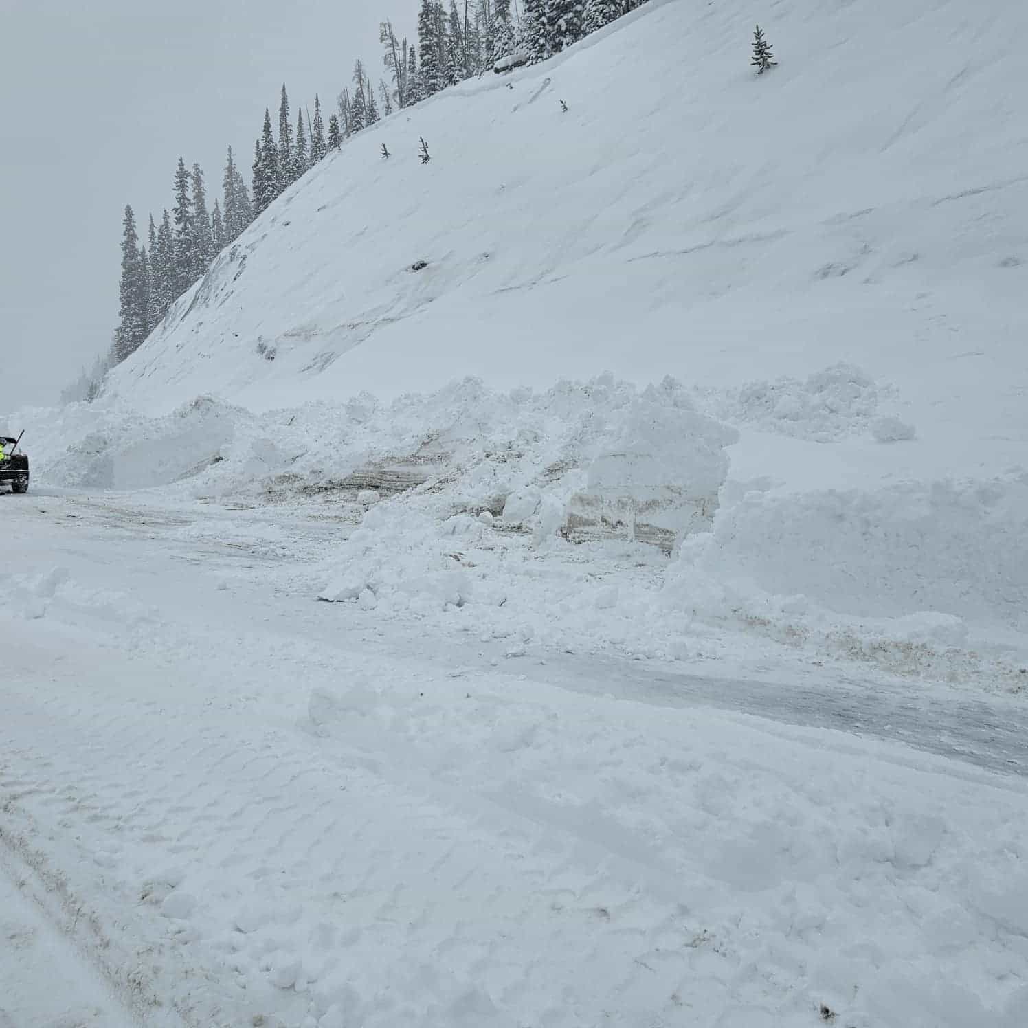 Berthoud Pass avalanche buries 10 cars
