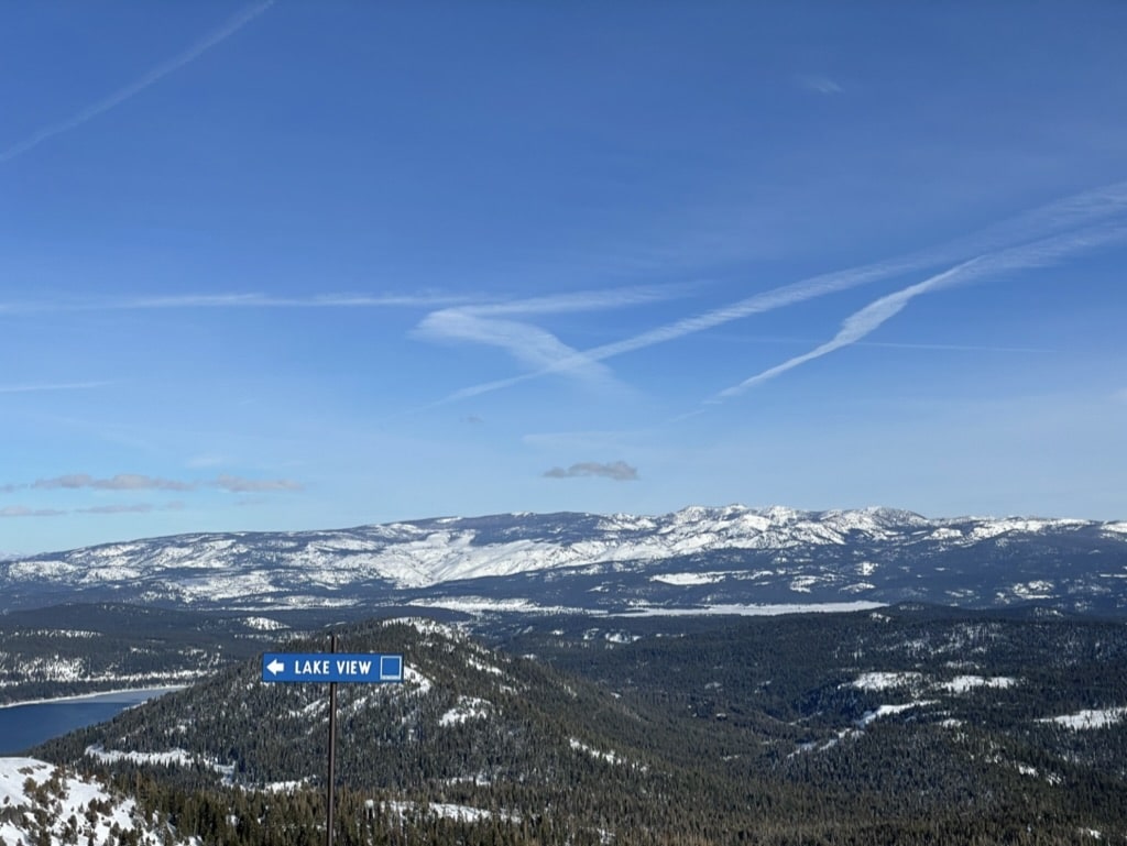 Looking at the Lakeview trail sign pointing towards Donner Lake.