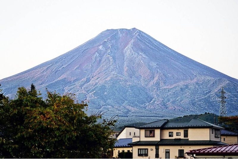 Mount Fuji Snowfall Latest in 130 years - Feature Image