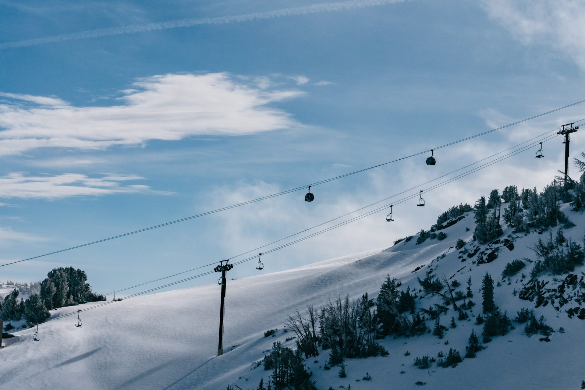 [PHOTOS] Mammoth Mountain, CA, Sees Implausible Begin to the Season