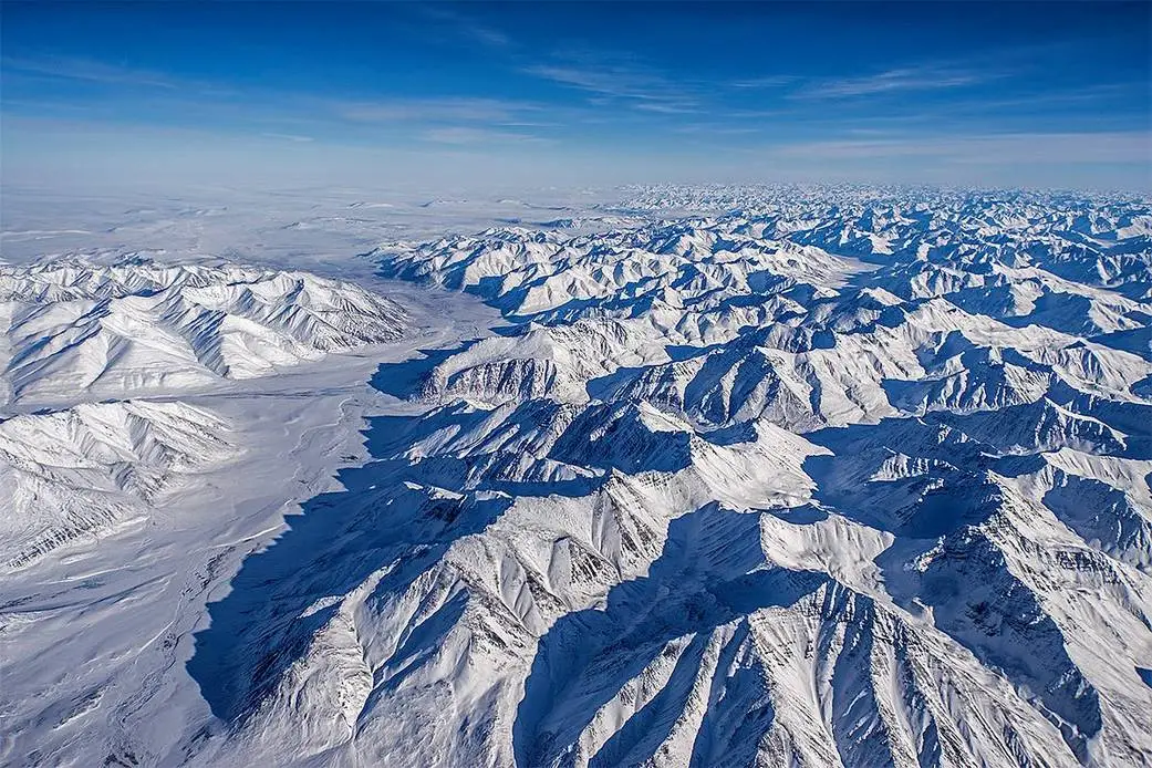 the Brooks range in Alaska is one of the longest mountain ranges in the Americas