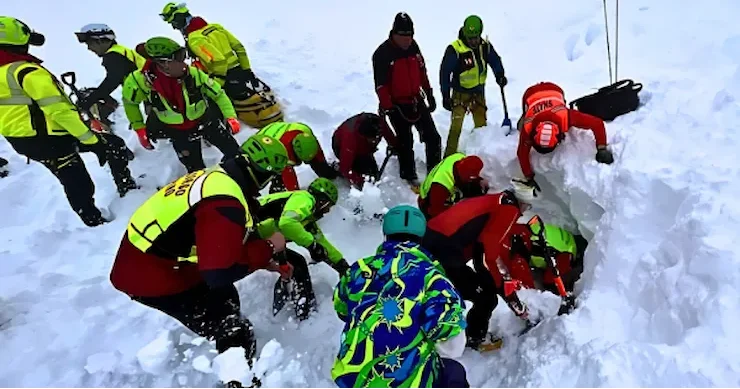 3 Killed as Avalanche Buries 5 Skiers in Lepontine Alps, Italy