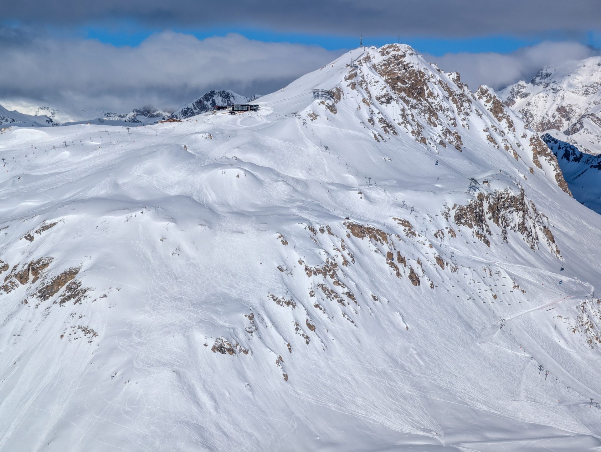 French Ski Resorts Invest 555 Million in 2025, Maintaining Record-Level Commitment - SnowBrains